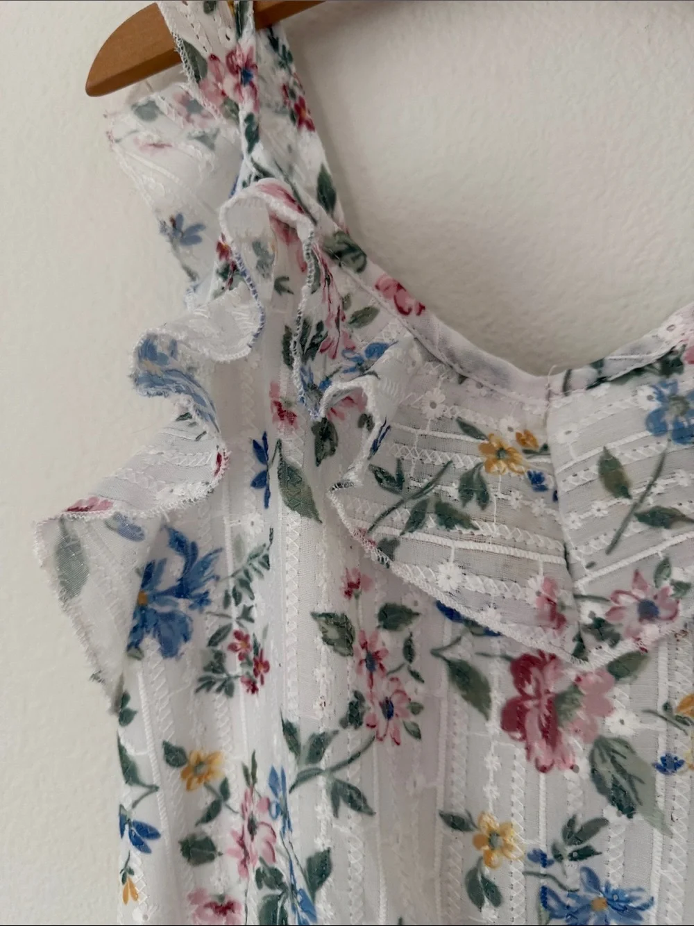 Truly Me by Sara Sara White Eyelet Romper Jumpsuit Floral Pattern Girls sz 10